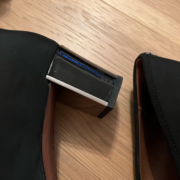 Donald J. Pliner Black Heeled Pumps - Picture 4 of 5